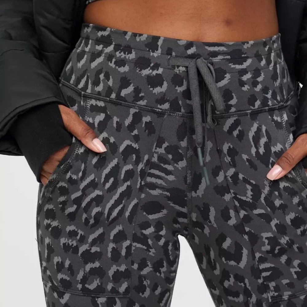 NWT- OFFLINE By Aerie Jacquard Peak Legging XS